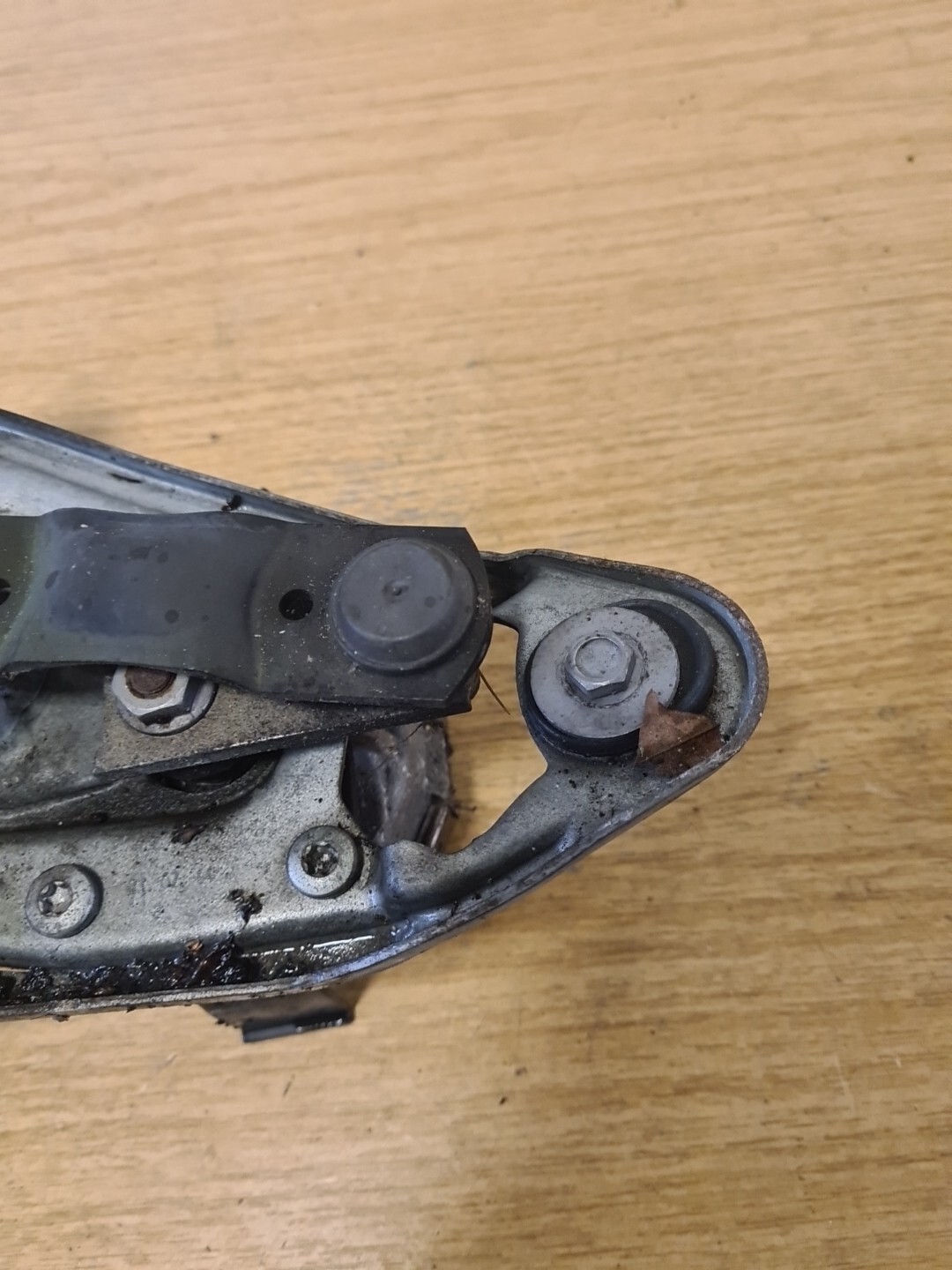 PEUGEOT 508 2015 DRIVER SIDE FRONT WIPER MOTOR UNIT 9677472880 eBay