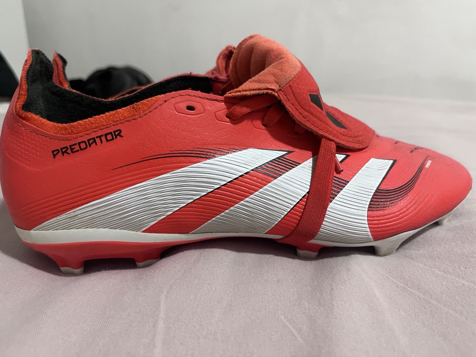 adidas Predator Scarpe da calcio con tacchetti e strap Rosso Bianco Nero
