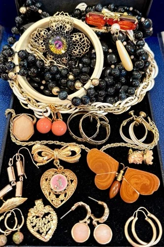 Vintage Estate Costume Jewelry Lot! MONET, NAPIER and more!