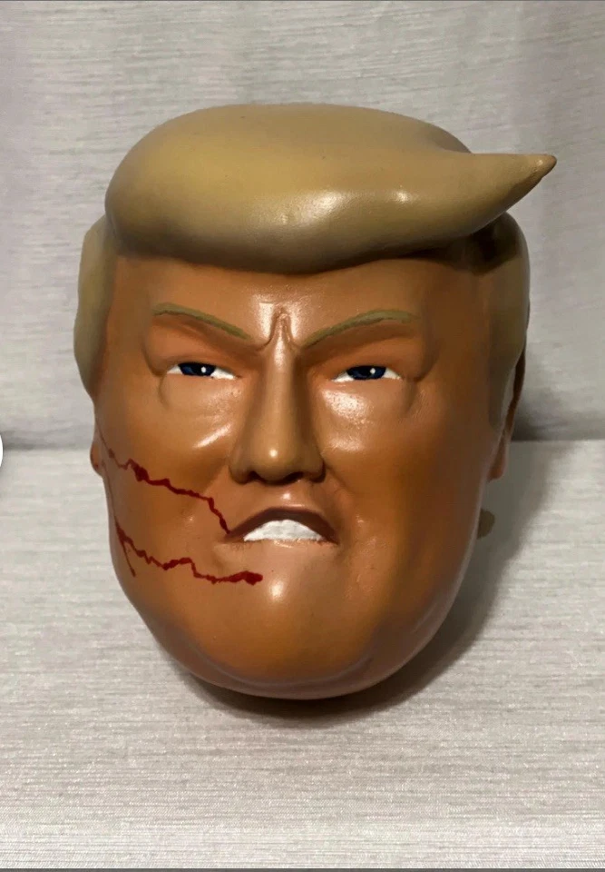 Cubierta de enganche de remolque Trump JUMBO DELUXE oreja ensangrentada.  ¡Raro! Foto 2 de 4