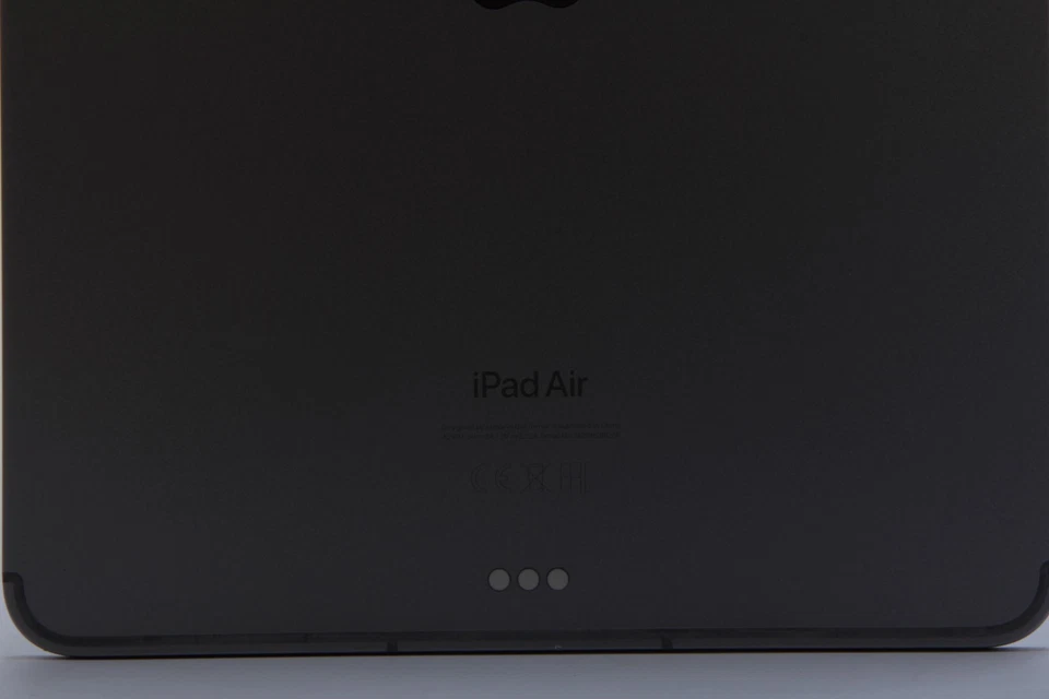 Apple iPad Air M2 @ 3.49GHz 11 Inch 8GB RAM 128GB Storage 98% Battery Health - Image 3 of 4
