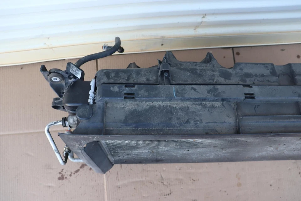 Cadillac Escalade 2015-2016 refrigeración radiador ventilador motor cubierta montaje OEM Foto 4 de 4