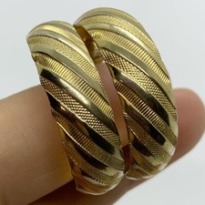 VTG 80  S LARGE TEXTURED GOLD TONE METAL HOOP EARRINGS CLIP DIAGONAL STRIPE TAPER