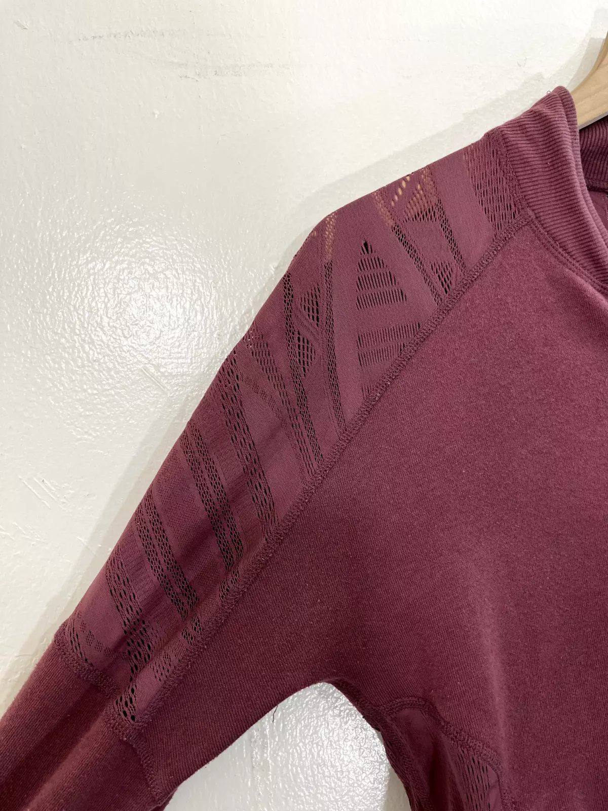 alo-yoga zip up laser cut mesh sweatshirt outdoors fitness logo jacket