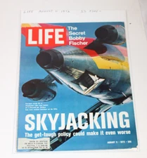 Life Magazine August 11 1972 Steve McQueen Skyjacking Bobby Fischer (5.5) Fine–