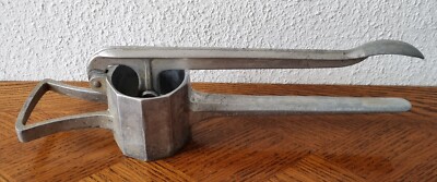 Toller original, retro SPÄTZLES SCHWOB - aus Aluminium um 1960 - Nr. 14