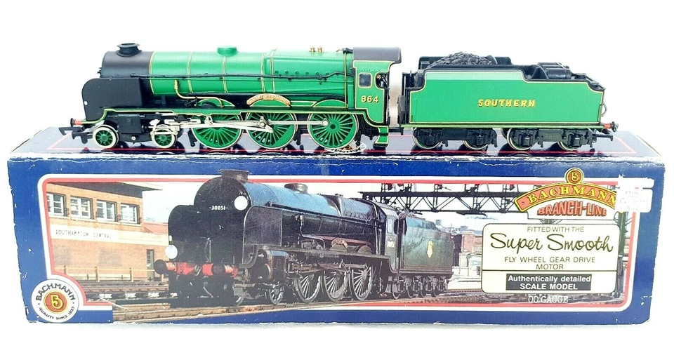 Bachmann OO British Southern Lord Nelson Class "SIR MARTIN FROBISHER" Locomotive - Image 2 of 4