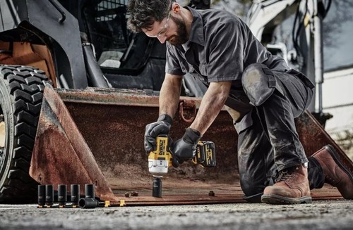 DEWALT DCF961B 20V MAX XR BL 1/2 in. Impact Wrench with Hog Ring (Tool Only) New - Picture 14 of 17