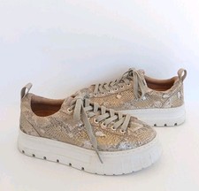 J/slides Roger Platform Leather Embossed Sneakers Size 9