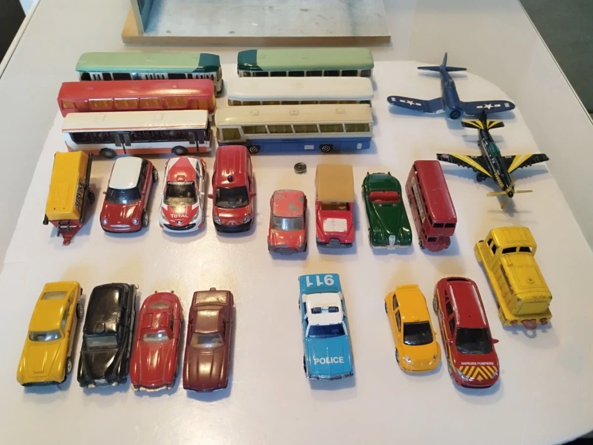 Lot De 12 Miniatures Voitures – Majorette, Polistil – Échelle 1:64 – Occasion