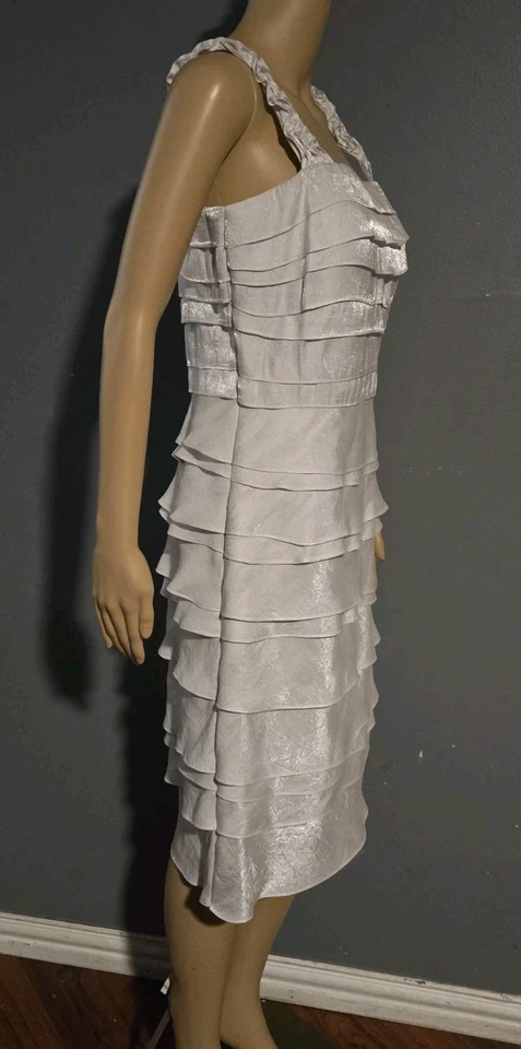 Vestido sin mangas con volantes de cóctel de sangría talla 10 Foto 2 de 4