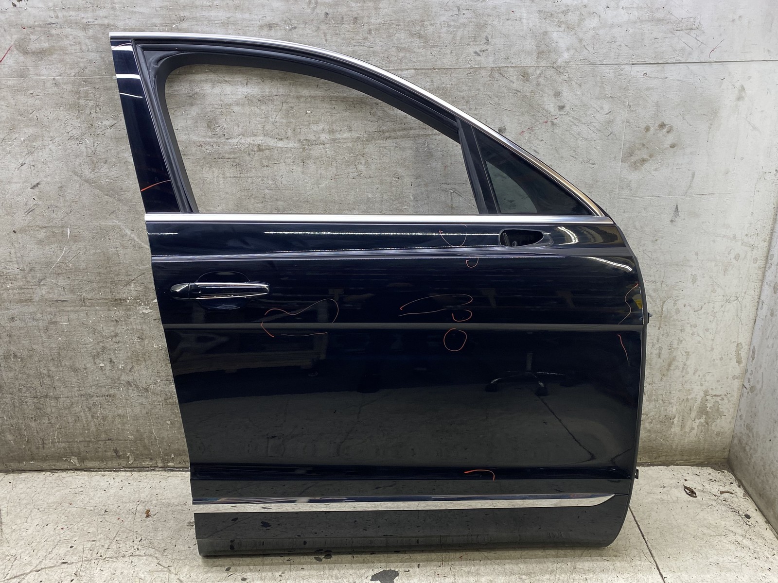 2015-2020 BENTLEY BENTAYGA OEM RH FRONT RIGHT PASSENGER DOOR SHELL W/O GLASS