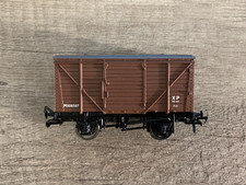 Bachmann 37-801 OO Gauge 12 Ton Planked Ventilated Van BR Brown Boxed