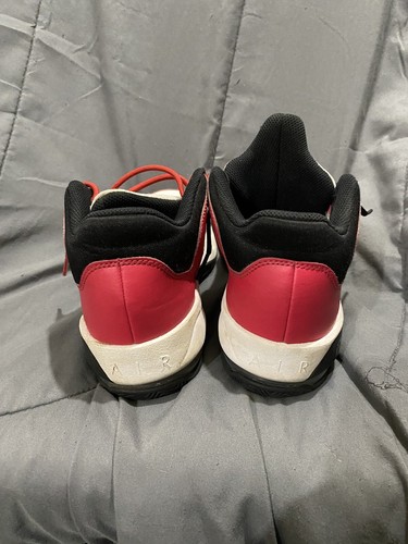 Jordan max aura 3 (GS) color white /very berry- black size 6Y - Picture 8 of 11