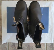 Blundstone Chelsea Unisex 063 Black Boot - SIZE 10.5 (Women), 8.5 (Men)