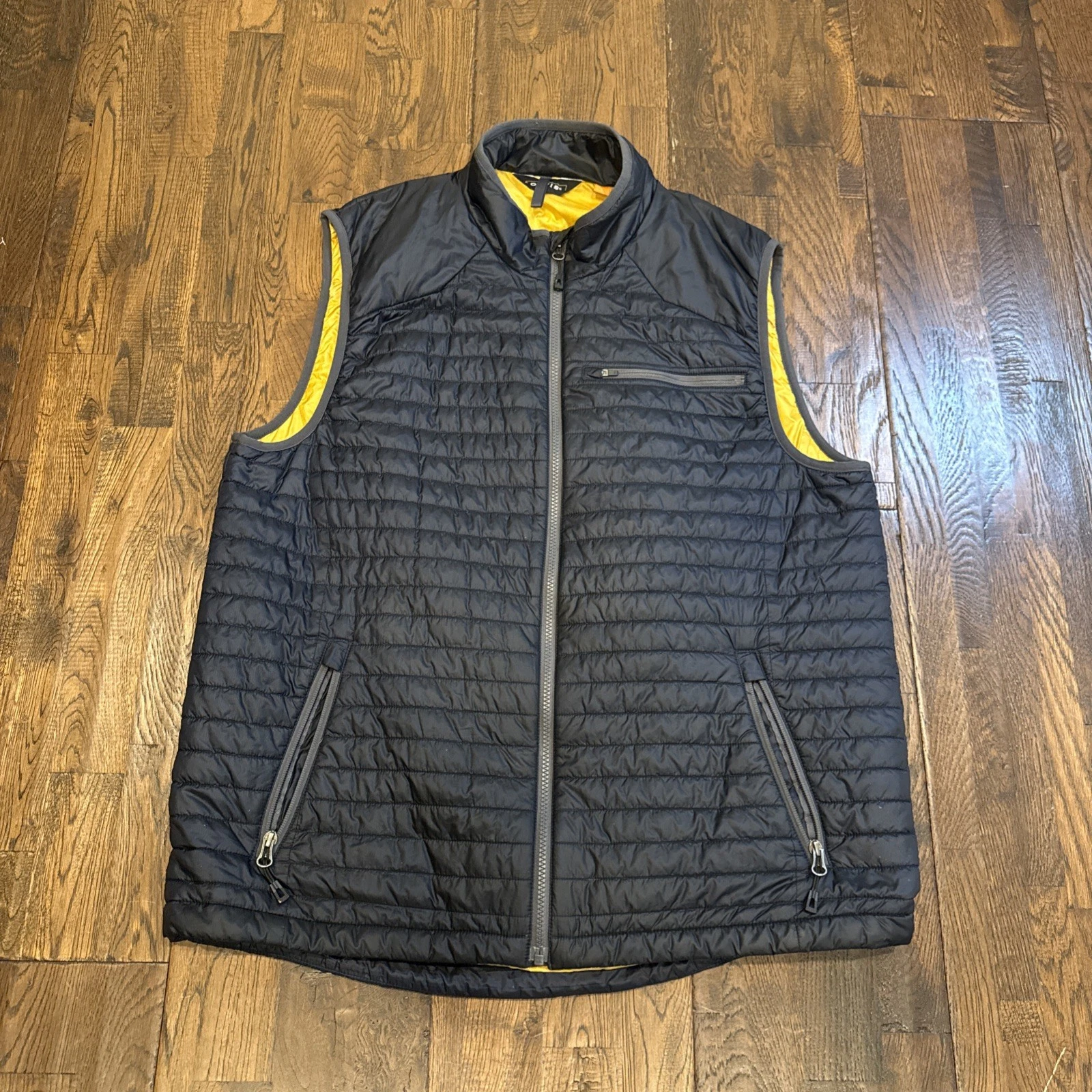 Orvis Navy Quilted Puffer Vest Men’s Large Light Primaloft Winter Fishing Jacket
Opens in a new wind