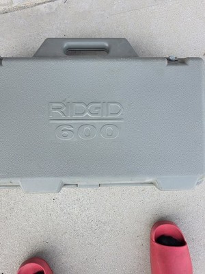 RIDGID 600 Handheld Electric Pipe Threader w/ Dies 1/4-1 in NPT RH