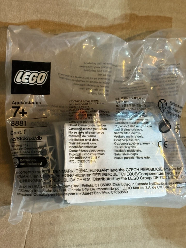 LEGO Technic Authentic Power Functions 8881 BATTERY BOX New Sealed - Image 2 of 3