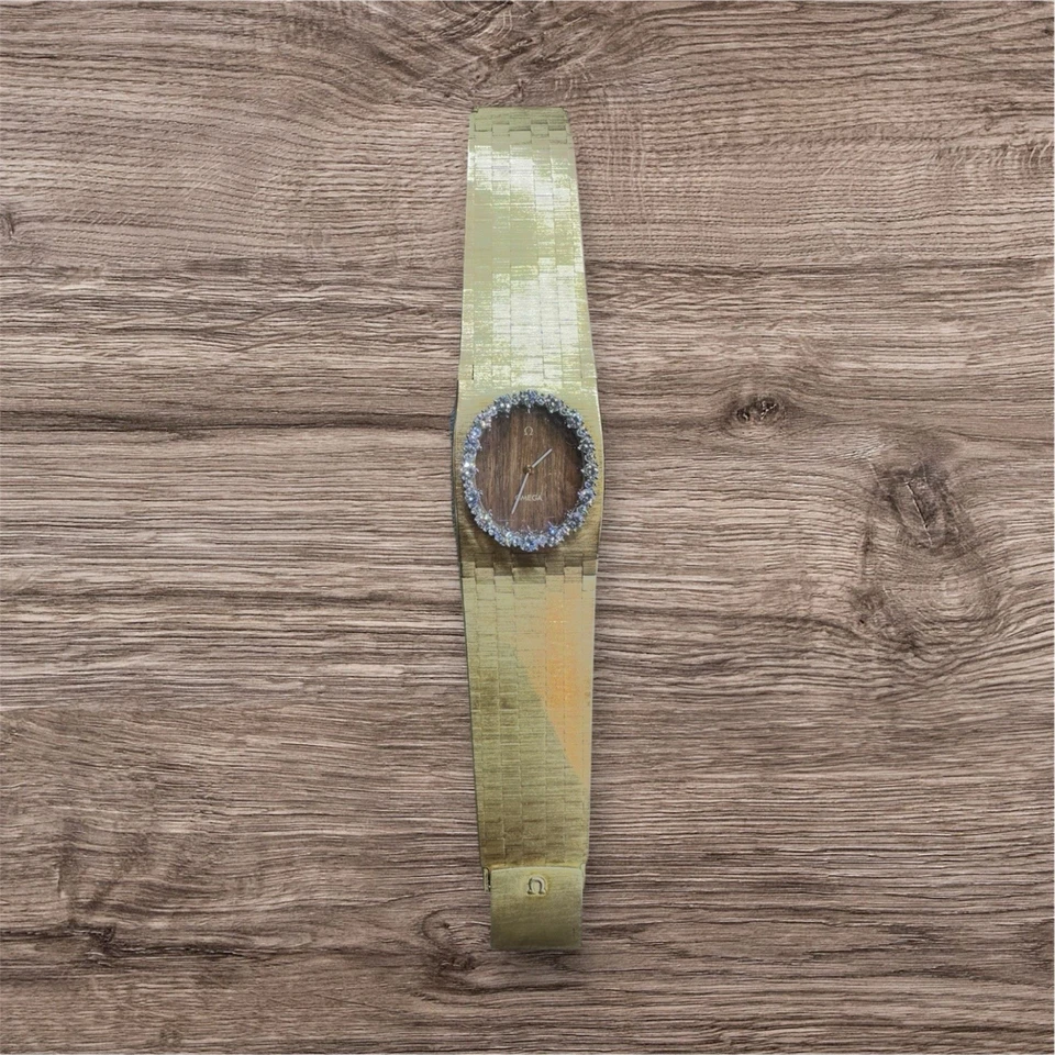 Omega Vintage 1970’s Rare Wide 18kt Yellow Gold Diamond Bezel Teak Wood Dial. - Image 3 of 4