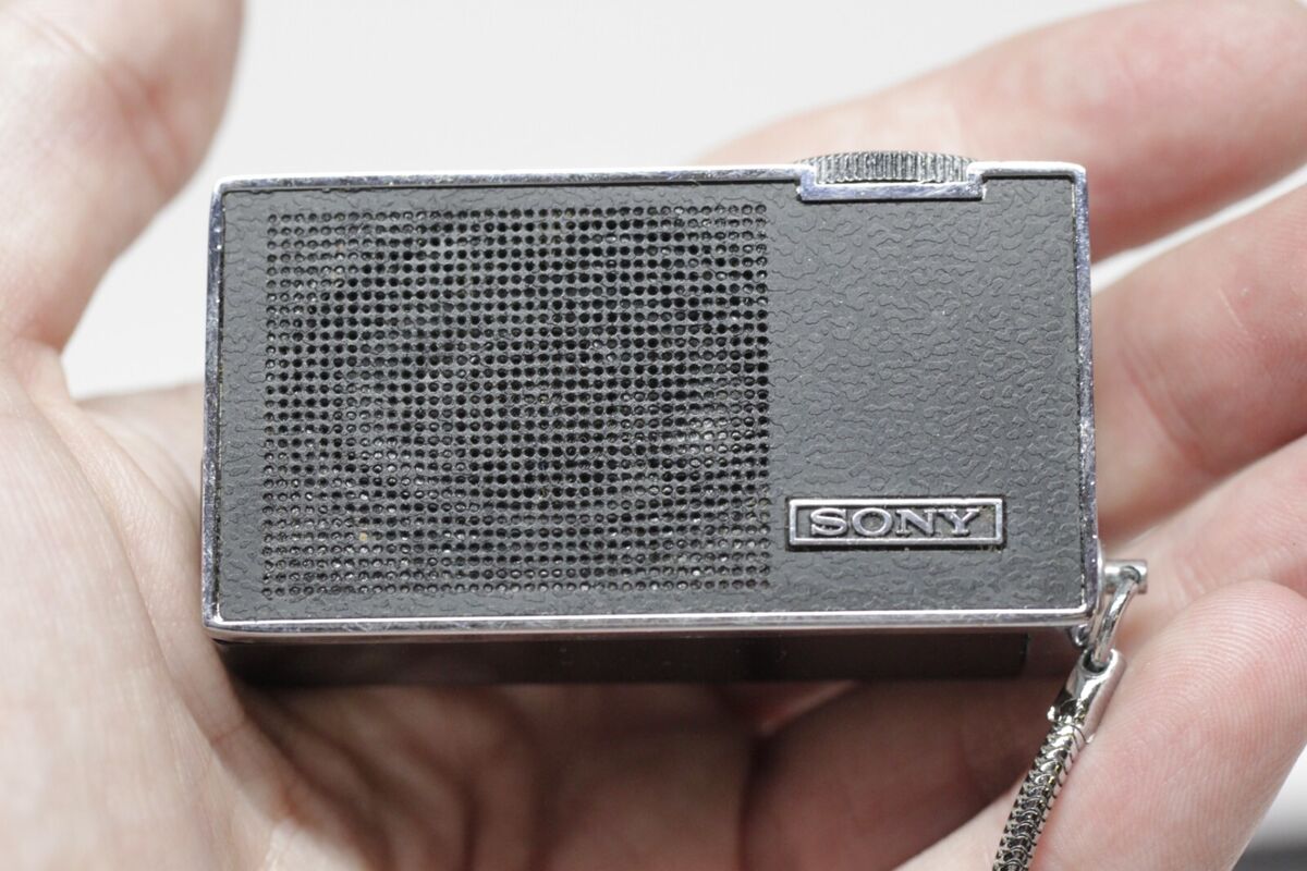 Vintage SONY ICR-100 Integrated Circuit Mini Radio & BC-100 Vintage SONY ICR-100 Integrated Circuit Mini Radio & BC-100