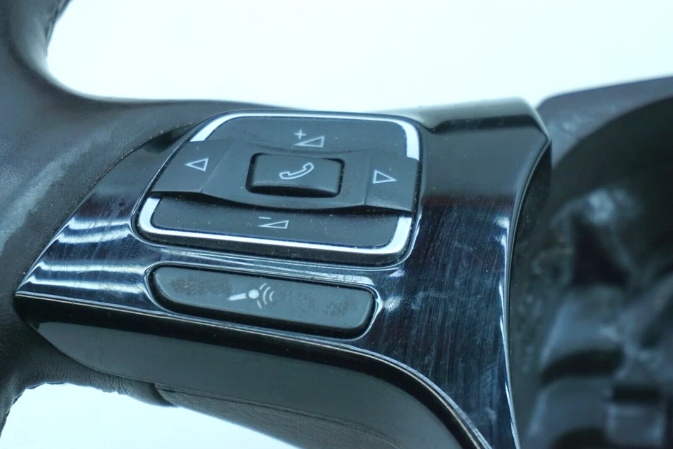 2011-2014 VOLKSWAGEN TOUAREG 3 SPOKE STEERING WHEEL W/ AUDIO PHONE SWITCH OEM - Image 4 of 4