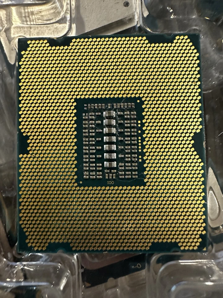 Procesador CPU Intel Xeon E5-2690 V2 3,00 GHz 10 núcleos 130 W 25 MB 8 GT/s Foto 4 de 4