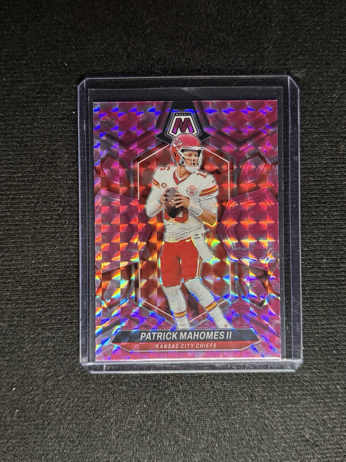 2024 Panini Mosaic #106 Patrick Mahomes II Camo Pink Mosaic Prizm/Chiefs