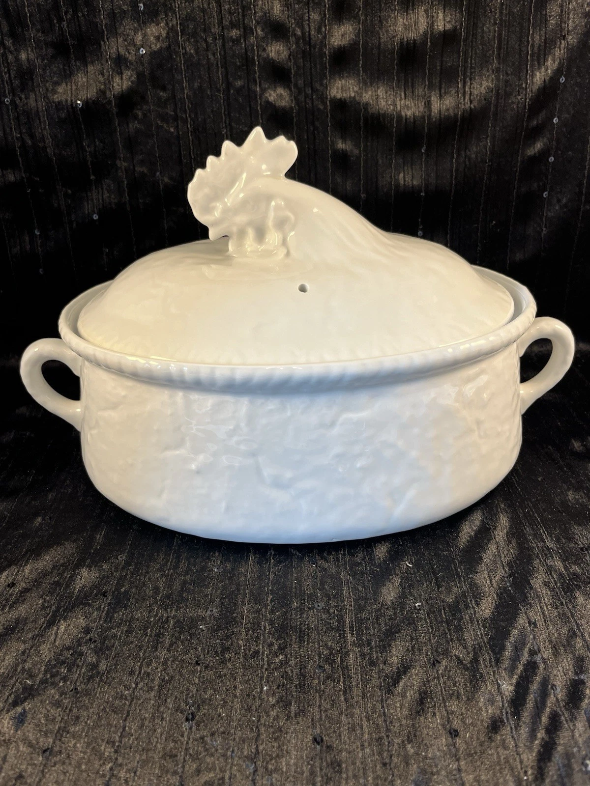 Apilco White Porcelain Covered Roaster / Casserole France Rooster Lid Oval Baker