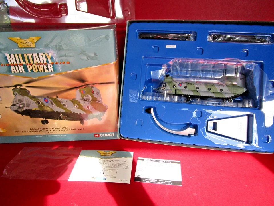 CORGI AVIATION ARCHIVE AA34202 CHINOOK HC.1 18 SQN RAF FALKLANDS 1982 LTD - Image 2 of 4