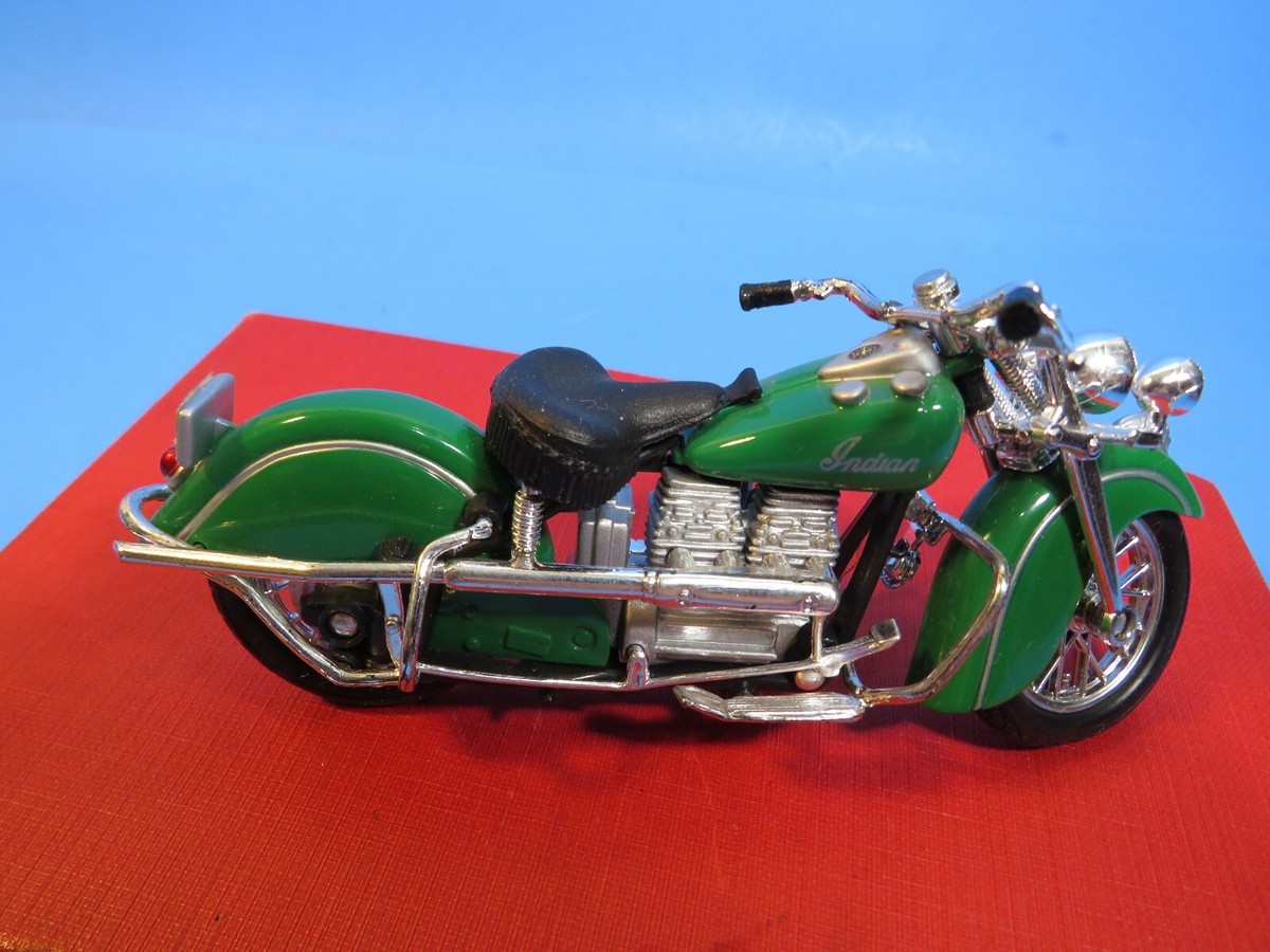 オートバイ・バイク Maisto 2-Wheelers Indian Motorcycle 1:18 s-l400.jpg