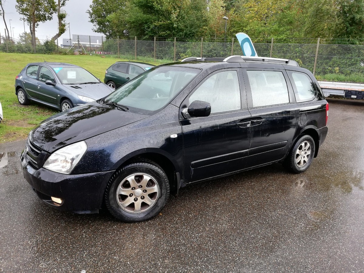 Kia carnival белый