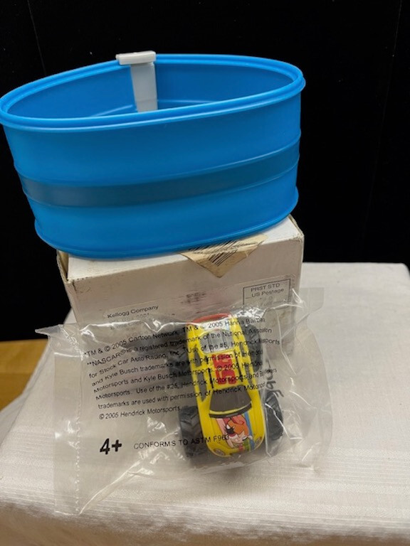 Vintage Kellogg  2005 Cartoon Network Nascar #56 Race Car with Track and Box