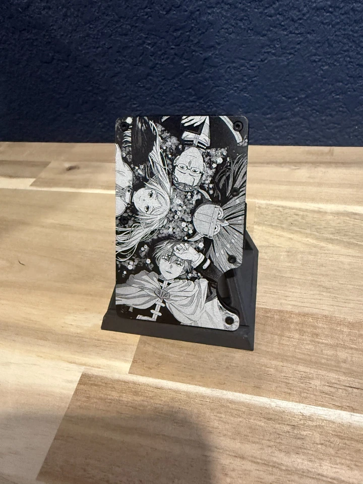 Cartera Frieren Anime Manga Series Personalizada Grabada RFID EDC Delgada Metal Aluminio Foto 2 de 4