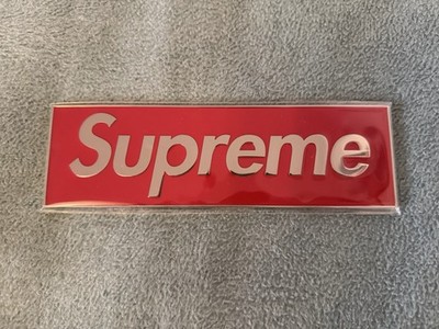 Supreme Box Logo Car Emblem FW25 Rot Red - Neu inkl. OVP