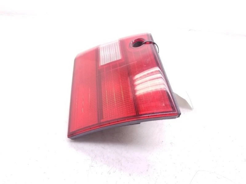 LUZ TRASERA DERECHA LADO PASAJERO LEXUS LS400 95-97  Foto 3 de 4