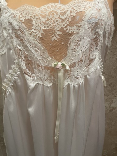 Vintage Christian Dior Night Gown & Robe, Lace Trimmed, Size Small , White - Picture 5 of 12