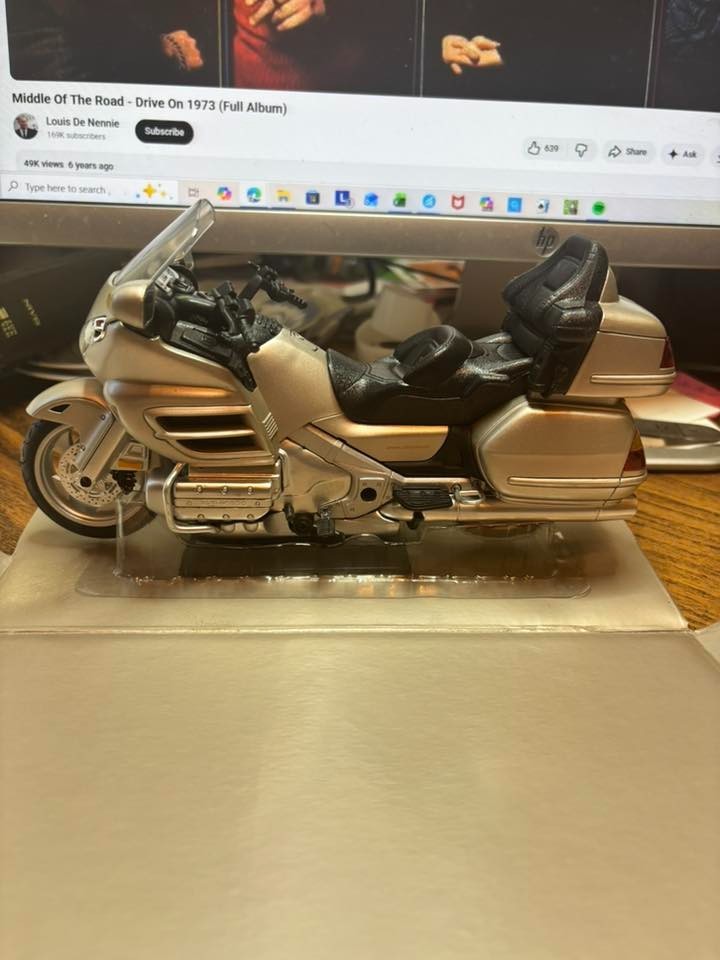 New-Ray Toys 1:12 Scale Honda Goldwing Silver SS49253B | eBay