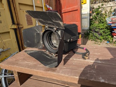 CCT Starlette 1000 Fresnel 1000w mit Scheunentoren