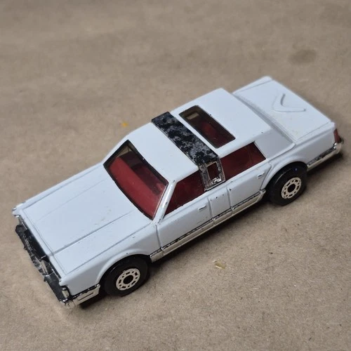 Vintage 1988 Matchbox Diecast 1:76 Scale White Lincoln Town Car Macau