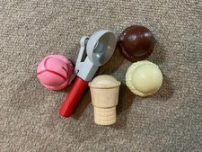 Melissa doug ice cream cone and 3 scoops of ice cream and the scooper