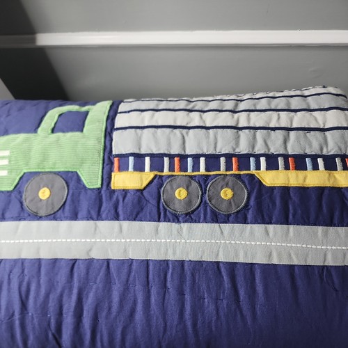 Pottery Barn Kids Busy Trucks Quilt marineblau 86" x 86" - Bild 2 von 8