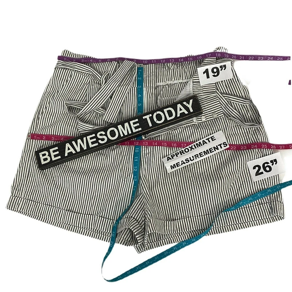 Forever 21 Shorts Womens 3X Paper Bag Railroad Stripe Coastal Gray Preppy Cuffed - Image 4 of 4