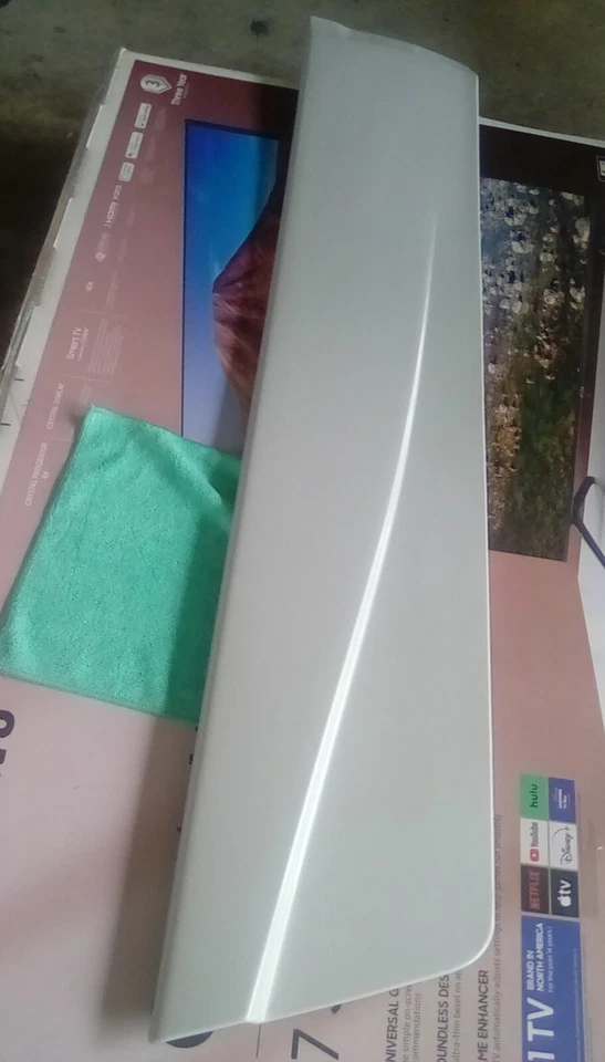 1991-1999 Mitsubishi 3000GT Right Door Molding/Cladding (White Pearl) - Image 4 of 4