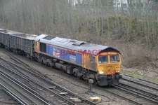 PHOTO  CLASS 66 LOCO NO 66731 TNT 66759 PASSES BASINGSTOKE WORKING 4Y19 MOUNTFIE