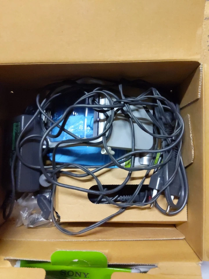 Boxed Sony Clie Handheld - Silver (PEG-NX73V/E) - Image 4 of 4