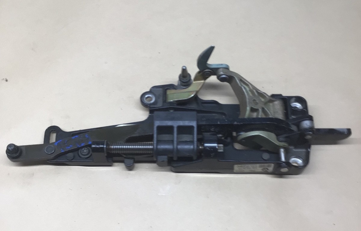 Maserati Turismo Webasto Gran Cabrio Convertible Top Latch Right Side 1002210 RE