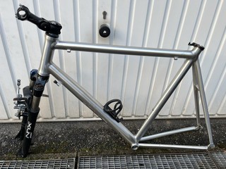 Alu Fahrradrahmen 28 Zoll mit Suntour Federgabel