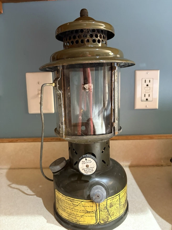 Vintage 1965 Coleman US Military Single Mantle Gasoline Lantern, Quadrant Globe - Image 4 of 4