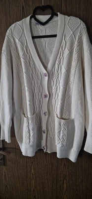 lange Srickjacke in cremeweiss mit perlenknöpfen Gr. M - Bild 1 von 4