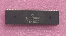 Motorola MC6808P microprocessor with clock integrated circuit 40 pin dip R1H8530